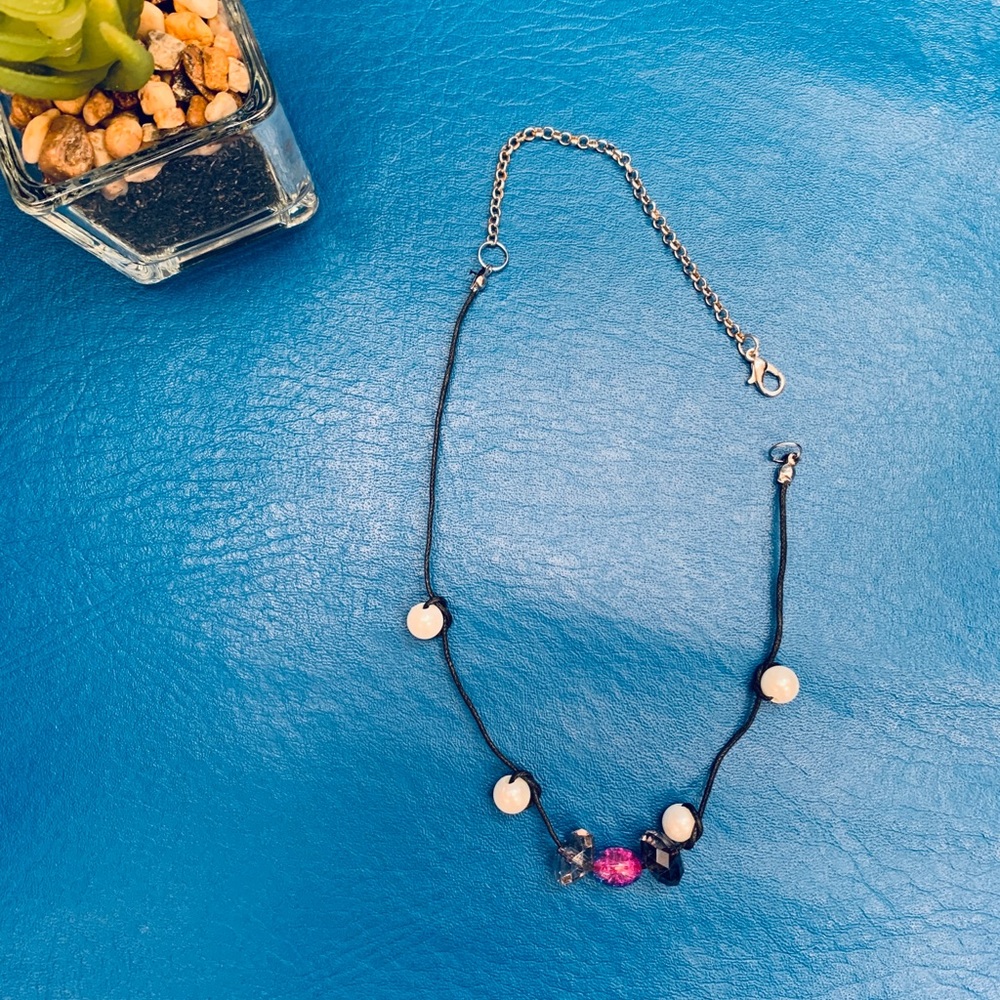 Pearl necklace with glass beads. Adjustable